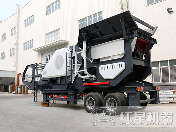 硬石頭移動顎式粉碎機(jī) 硬石頭移動顎式粉碎機(jī)