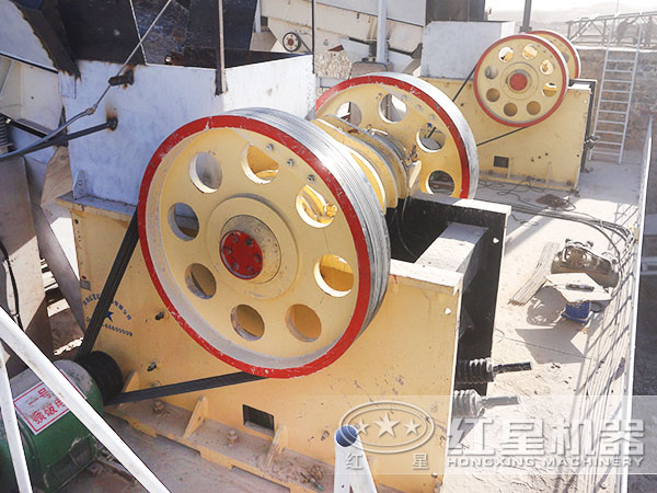 河北某大型環(huán)保節(jié)能制砂生產(chǎn)線(xiàn)現(xiàn)場(chǎng) 河北某大型環(huán)保節(jié)能制砂生產(chǎn)線(xiàn)現(xiàn)場(chǎng)