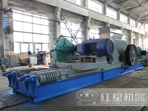 透輝石對(duì)輥式破碎機(jī)生產(chǎn)車間 透輝石對(duì)輥式破碎機(jī)生產(chǎn)車間