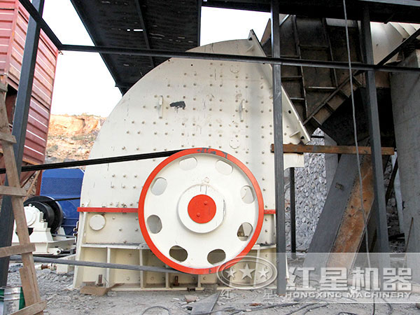 重錘式粉碎機作業現場，環保少污染