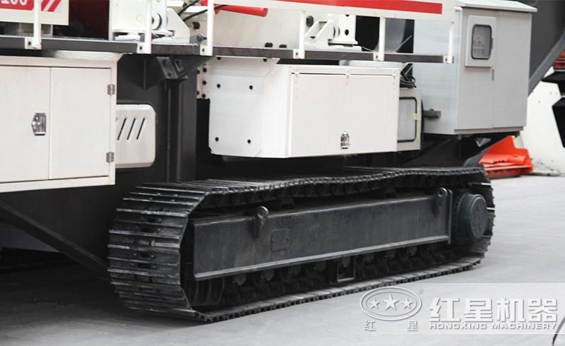 小型履帶石頭破碎機(jī):履帶液壓驅(qū)動(dòng),砂廠暢通無(wú)阻 小型履帶石頭破碎機(jī):履帶液壓驅(qū)動(dòng),砂廠暢通無(wú)阻