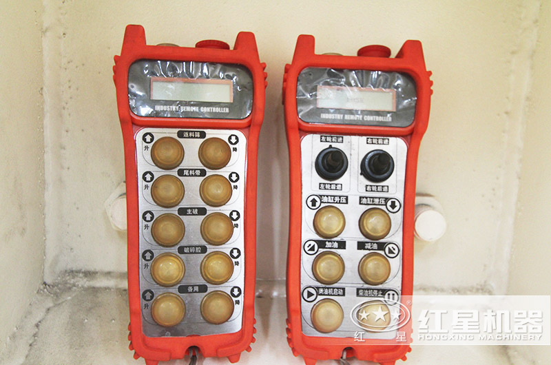 可遙控智能操作的大型柴油流動(dòng)打石子機(jī)