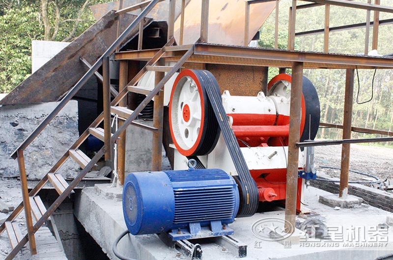 顎式破碎機(jī)作粗碎、進(jìn)料口大 顎式破碎機(jī)作粗碎、進(jìn)料口大