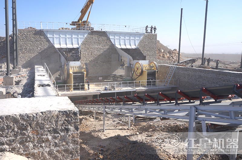 正在運(yùn)行的粉碎石子廠 正在運(yùn)行的粉碎石子廠