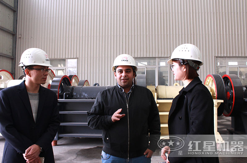 客戶來廠考察、深入了解設備 客戶來廠考察、深入了解設備