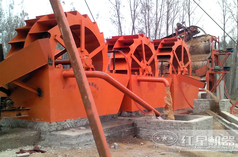 一天1000噸洗砂機(jī)器作業(yè)現(xiàn)場圖 一天1000噸洗砂機(jī)器作業(yè)現(xiàn)場圖