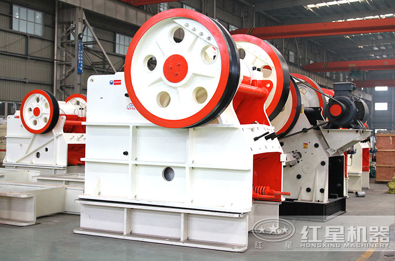 大型顎式破碎機(jī)圖片 大型顎式破碎機(jī)圖片