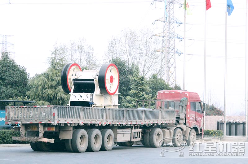 每小時500噸大型破碎機設備發(fā)貨 每小時500噸大型破碎機設備發(fā)貨