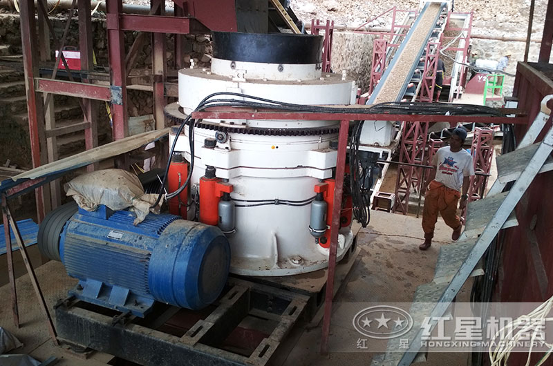 圓錐破碎機工作現場實拍圖 圓錐破碎機工作現場實拍圖