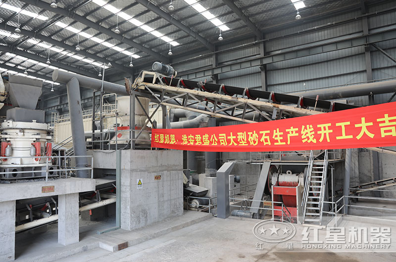 沙石粉碎機(jī)工作現(xiàn)場實(shí)拍圖 沙石粉碎機(jī)工作現(xiàn)場實(shí)拍圖