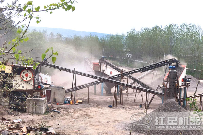 砂石破碎機(jī)現(xiàn)場(chǎng) 砂石破碎機(jī)現(xiàn)場(chǎng)