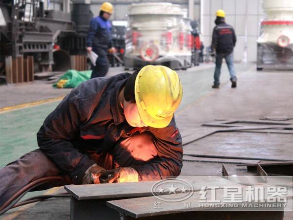 鄂式碎石機匠心作業(yè)現(xiàn)場 鄂式碎石機匠心作業(yè)現(xiàn)場