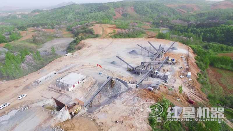 桐柏某礦山切(碎)機(jī)生產(chǎn)線現(xiàn)場 桐柏某礦山切(碎)機(jī)生產(chǎn)線現(xiàn)場