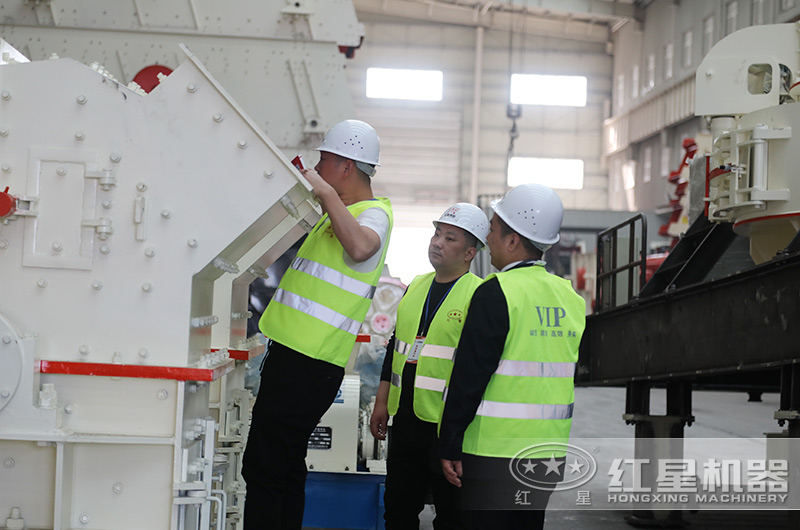 客戶來廠考察細碎機 客戶來廠考察細碎機