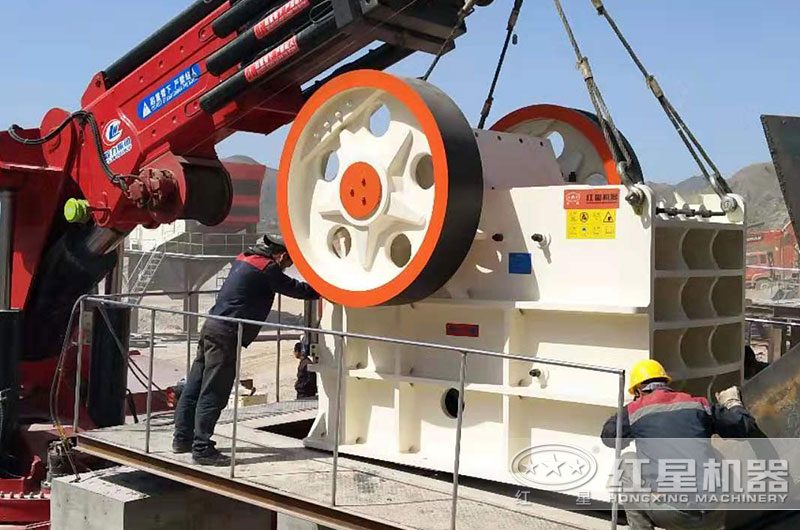 細鄂破機安裝現(xiàn)場 細鄂破機安裝現(xiàn)場