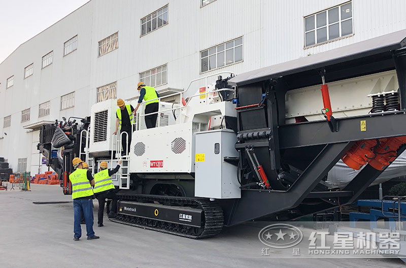 客戶來廠考察移動碎石機(jī)設(shè)備 客戶來廠考察移動碎石機(jī)設(shè)備