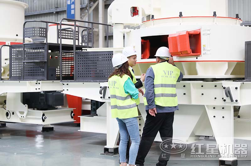 客戶來廠考察沖擊式制砂機(jī) 客戶來廠考察沖擊式制砂機(jī)