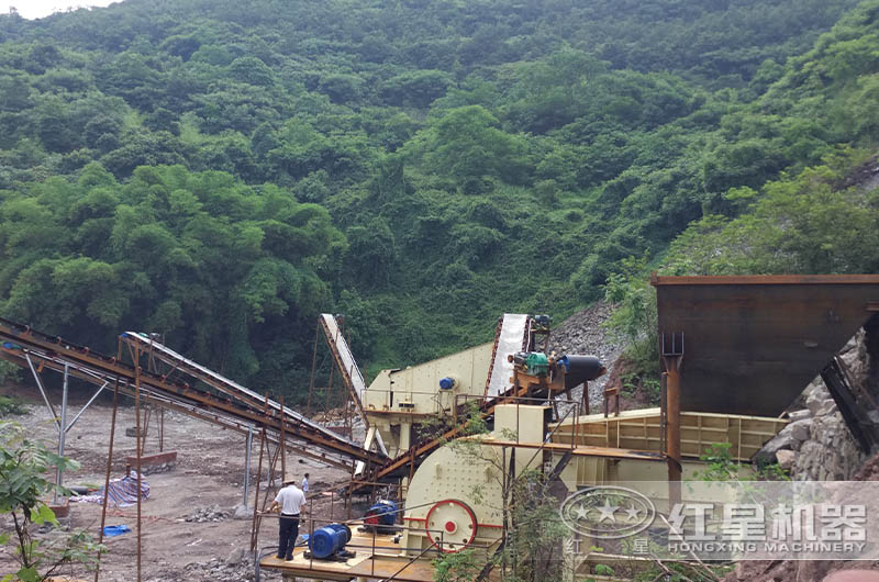 石英巖制砂現場 石英巖制砂現場